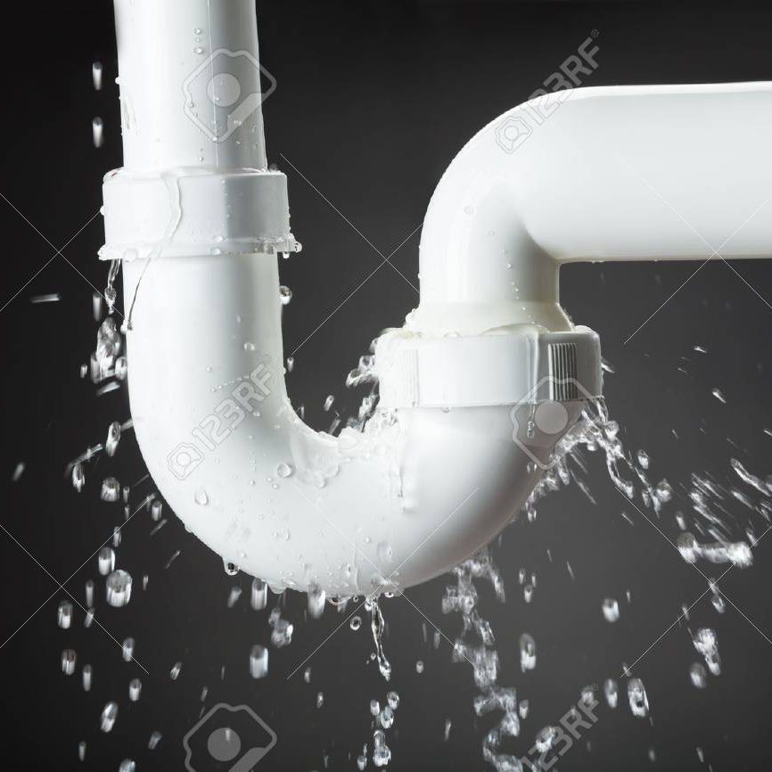 75949260-las-fugas-de-agua-de-los-tubos-de-acero-inoxidable-sobre-fondo-gris 75949260-las-fugas-de-agua-de-los-tubos-de-acero-inoxidable-sobre-fondo-gris